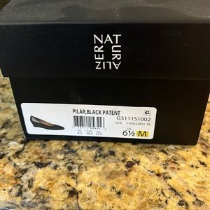 Naturalizer patent leather pump